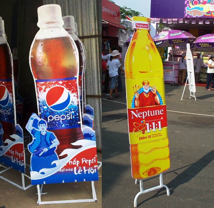 Stand mô hình chai nước