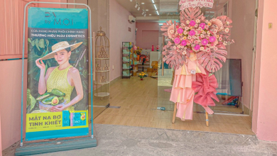 Standee đế nước là gì