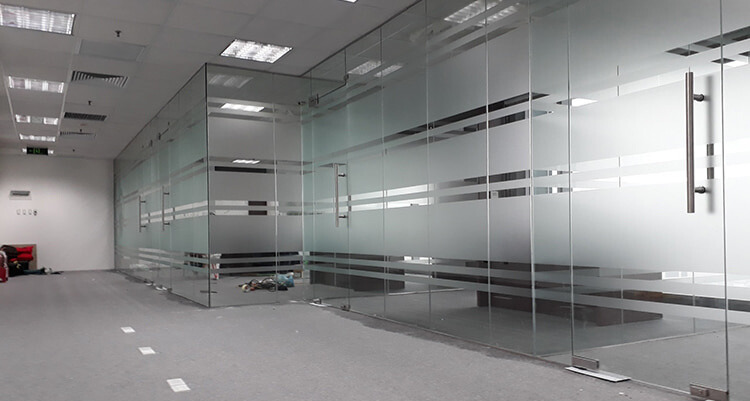 decal dán kính van phong