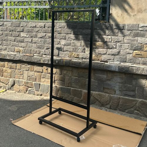 1686478889 standee chân sắt 2