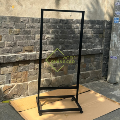 1686478889 standee chân sắt 2