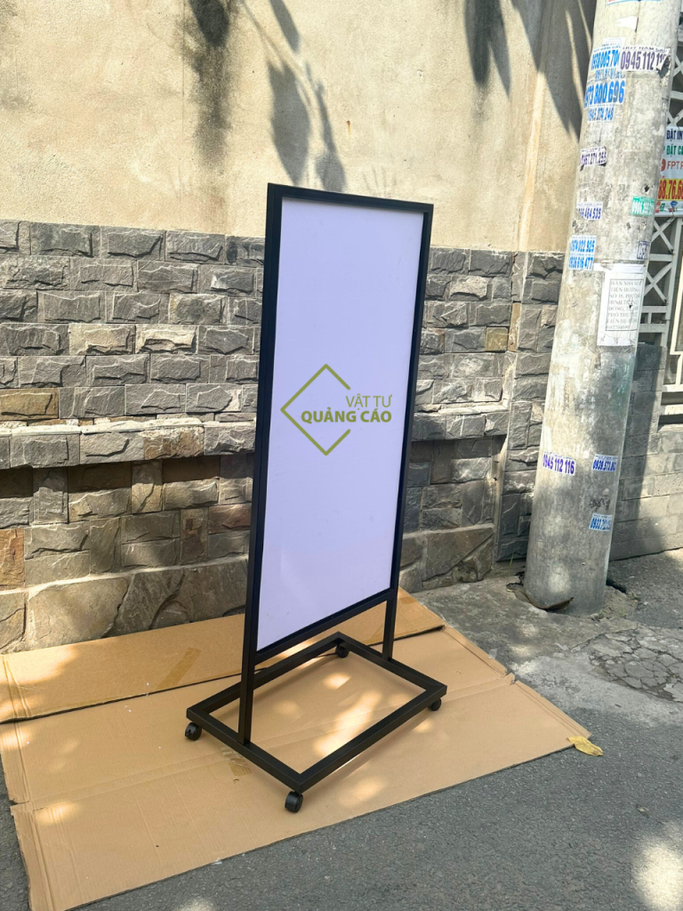 chân menu có bánh xe