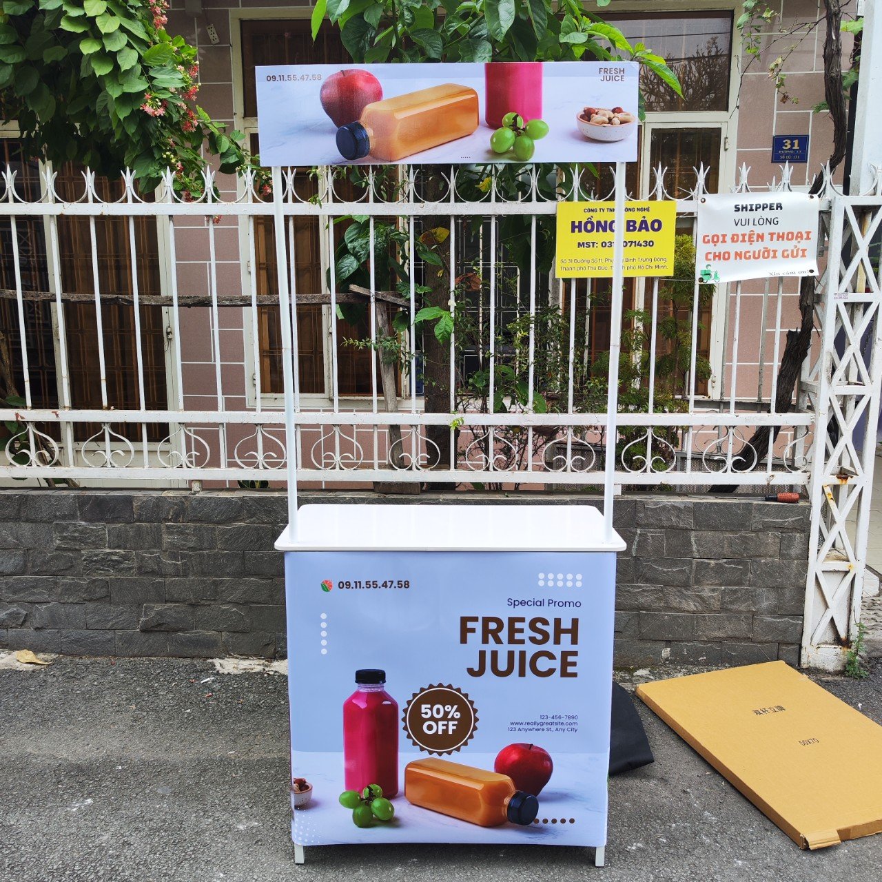 booth sampling sắt gấp bốn